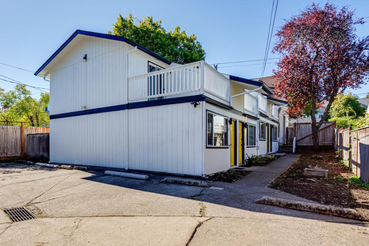 Retreat Near Uo, Autzen Stadium, Amazon Park Eugene Exterior photo